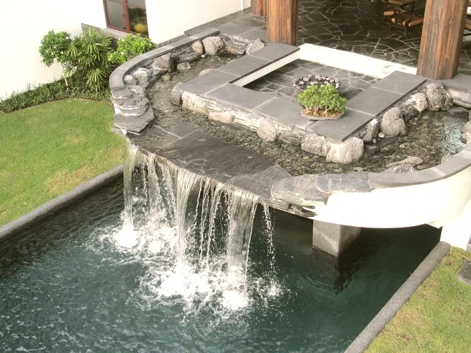 Contemporary Pool - Fountain